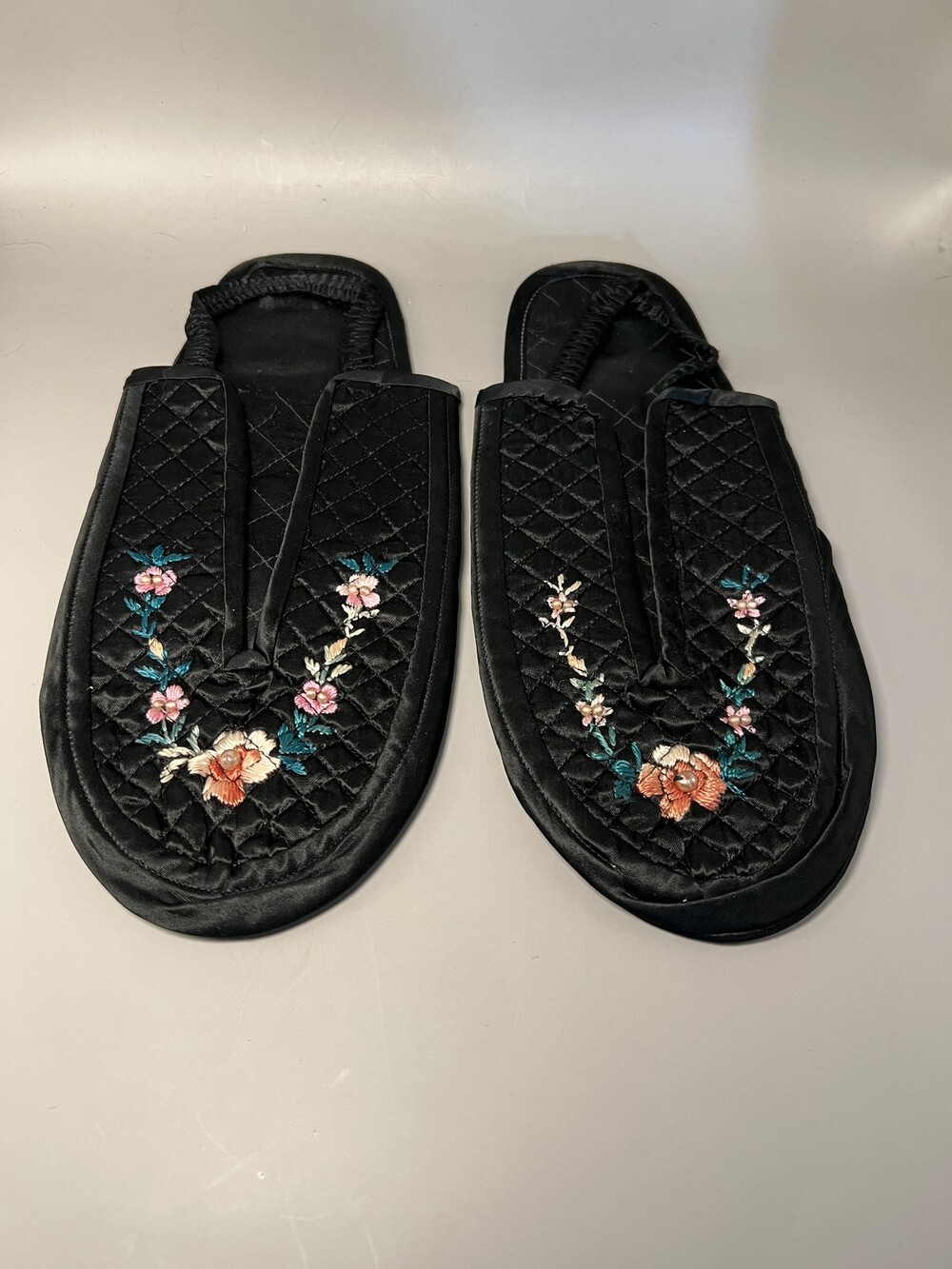 Vintage Hand Embroidered Slippers Womens Medium Satin Floral Quilted 70s Mules